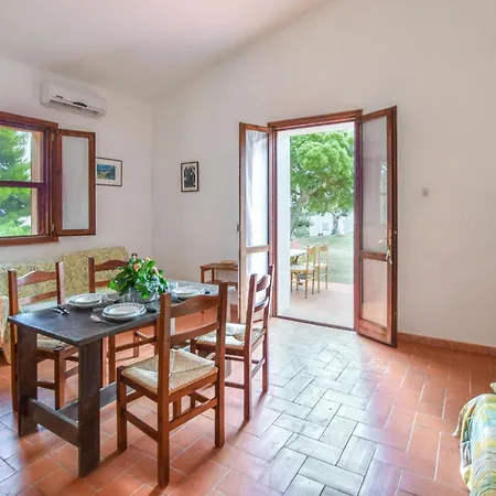 Holiday home Pet Friendly In With Swimming Pool