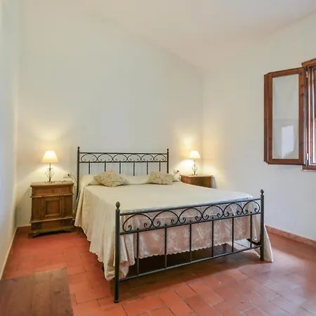 Holiday home Pet Friendly In With Swimming Pool