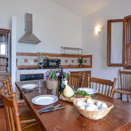 Pet Friendly In With Swimming Pool Holiday home *
